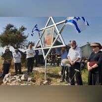 חנוכת האנדרטה ליהודה דימנטמן הי"ד ליד הישיבה בחומש. | ישיבת חומש