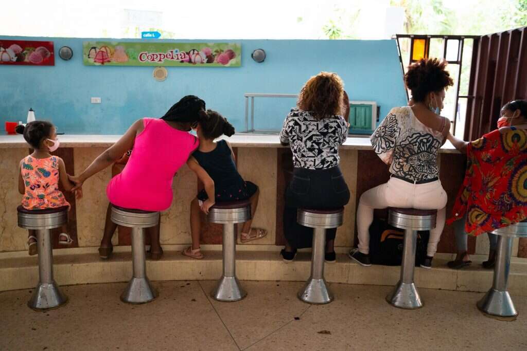 רבים מתקשים אפילו לקנות בקופליה. הגלידרייה הממשלתית של קובה. | Sarah L. Voisin Washington Post