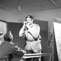 זוהר בימיו כאיש קולנוע. | ארכיון צה"ל במשרד הביטחון, צלם במחנה