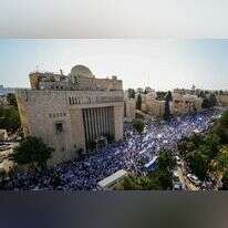 ריקודגלים במרכז ירושלים, מול היכל שלמה ובית הכנסת בשנה שעברה. הגדול. | מנדי הכטמן, פלאש 90