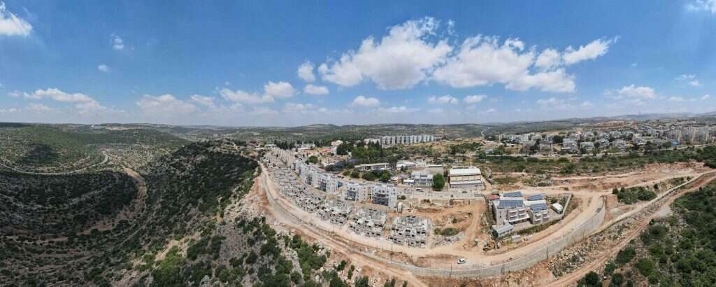 נוף אל נחל קנה. הבנייה החדשה בעיר. | לירון מולדובן