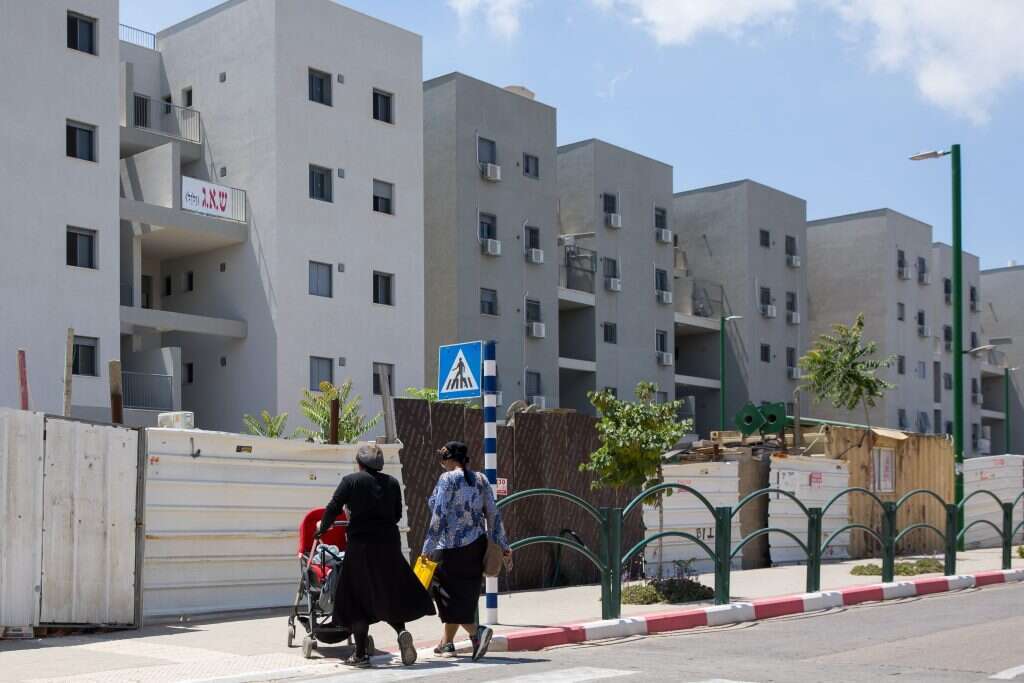 בשטח שהיה מיועד ל־ 96 דירות, נבנו 296. עמנואל. | לירון מולדובן