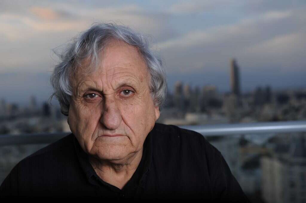 א.ב יהושע. | ראובן קסטרו