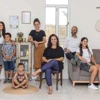 משפחת יצחקי, פרדס־חנה. | אבישג שאר־יישוב