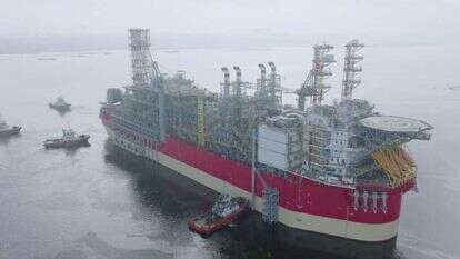 האסדה הצפה של חברת אנרג'יאן, שהגיעה הבוקר לשדה "כריש". | חברת אנרג'יאן