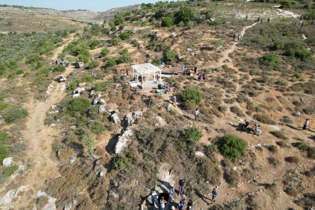 הפרגולה ב | מלמעלה.