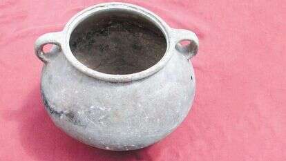 סיר בישול טיפוסי, התגלה בחורבת עתרי בחפירה של רשות העתיקות. | פרופ' בועז זיסו סיר בישול טיפוסי, התגלה בחורבת עתרי בחפירה של רשות העתיקות. | פרופ' בועז זיסו