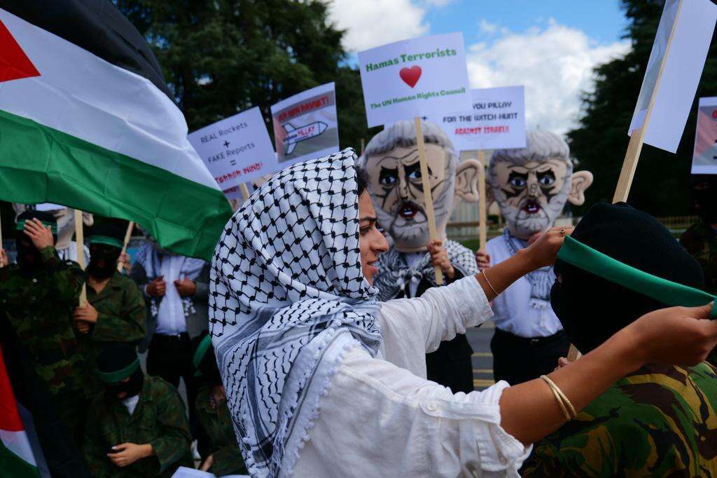 מפגן המחאה מול מטה האו"ם בז'נבה, של פעילי ארגון "שורת הדין". הקרדיט: ארגון שורת הדין