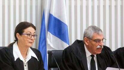 נציב תלונות הציבור על השופטים לשעבר, אורי שוהם ונשיאת העליון לשעבר, אסתר חיות. | מארק ישראל סלם