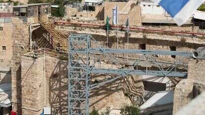 בניית מעלית ההנגשה במערת המכפלה. | שריה דיאמנט בניית מעלית ההנגשה במערת המכפלה. | שריה דיאמנט