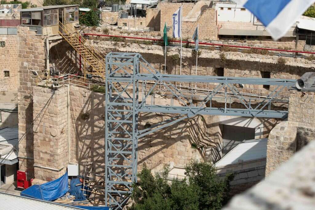 בניית מעלית ההנגשה במערת המכפלה. | שריה דיאמנט בניית מעלית ההנגשה במערת המכפלה. | שריה דיאמנט