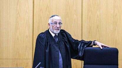 השופט אשר קולה. | דוד כהן, ג'יני