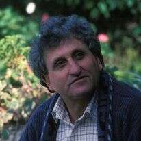 "באתי אל עגנון כדי לבקש ממנו עזרה כסופר". א"ב יהושע, 1990. | Esaias BAITEL , גטי אימג'ס