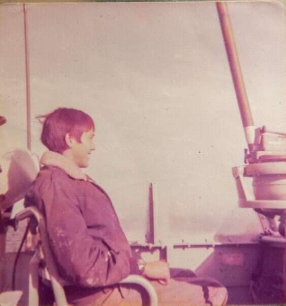 "הייתי מלח. אבל למדתי גם את תחום התעופה". צ'ייני על הסיפון. | באדיבות המצולם