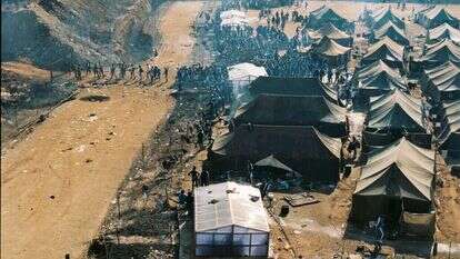 מחנה השבויים אנצאר בלבנון. | יאיר פלג