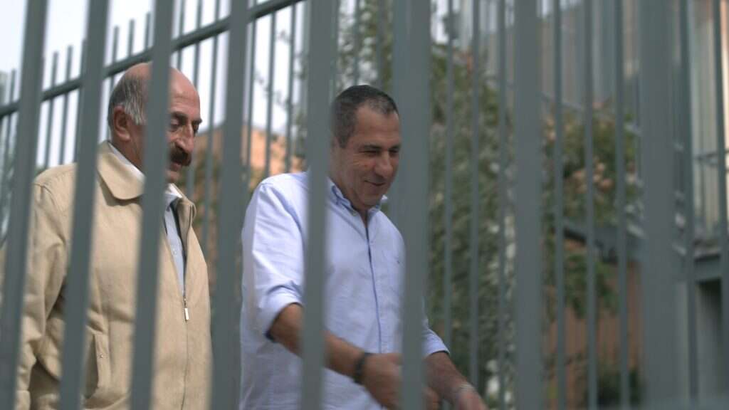 סימטריה מזויפת במפגש בין הסוהר לאסיר באנצאר. | ליאור בן שבת