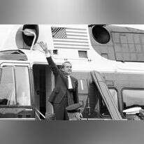 ניקסון נפרד מהבית הלבן, אחרי התפטרותו. | איי.פי