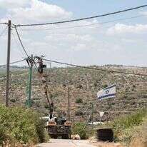 התקנת החיבור של חברת החשמל, שבוע שעבר. | שריה דיאמנט