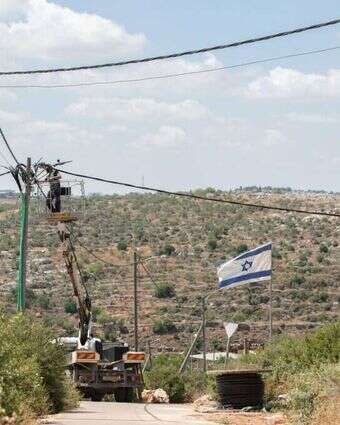 התקנת החיבור של חברת החשמל, שבוע שעבר. | שריה דיאמנט