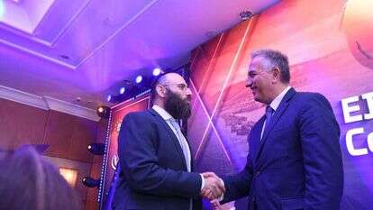 סגן ראש ממשלת הונגריה והרב מנחם מרגולין. | יוסי זליגר