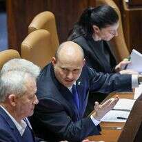 יצביע נגד חוק הנאשם בפלילים. נפתלי בנט במליאת הכנסת. | נועם מושקוביץ, דוברות הכנסת יצביע נגד חוק הנאשם בפלילים. נפתלי בנט במליאת הכנסת. | נועם מושקוביץ, דוברות הכנסת