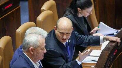 יצביע נגד חוק הנאשם בפלילים. נפתלי בנט במליאת הכנסת. | נועם מושקוביץ, דוברות הכנסת יצביע נגד חוק הנאשם בפלילים. נפתלי בנט במליאת הכנסת. | נועם מושקוביץ, דוברות הכנסת