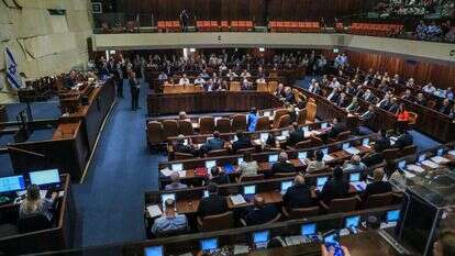 הכנסת מצביעה על פיזורה, שלשום. | אורן בן חקון