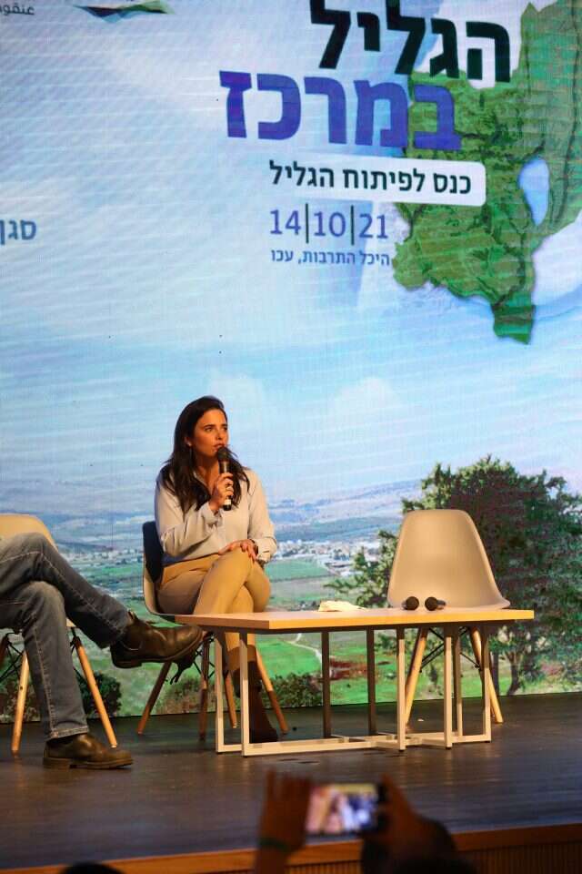 השרה שקד בכנס לחיזוק הגליל בעכו, אוקטובר 2021. | מישל דוט קום