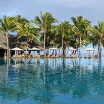 חמישים גוונים של כחול. | רינה נקונצ'ני