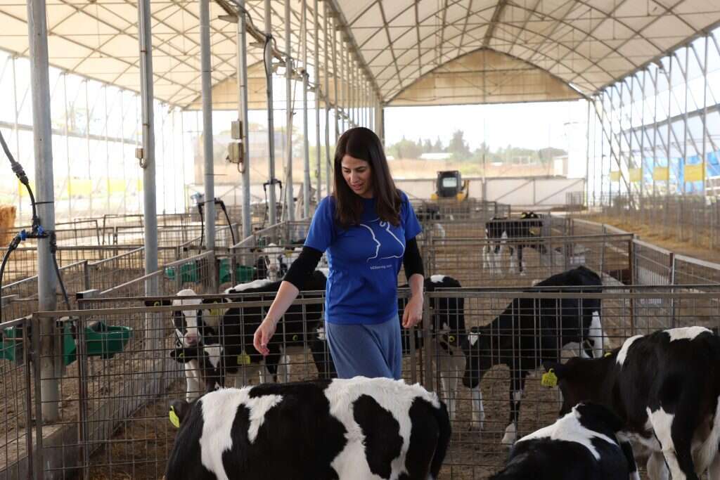 ד"ר סיון לאקר. | יעל (פרוינד) אברהם
