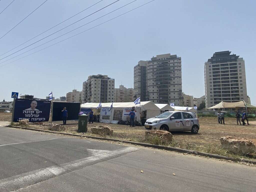 מאהל המחאה מול בית אורבך. | מעין דוד