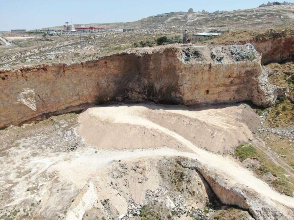 המזבלה הפיראטית במוא"ז בנימין לאחר השיקום והפינוי. | " רגבים המזבלה הפיראטית במוא"ז בנימין לאחר השיקום והפינוי. | " רגבים