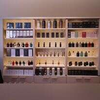 בשמי הבוטיק של רשת אפריל. | רפי דלויה