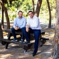 "התייעצנו עם רבנים מכל הקשת האורתודוקסית". רוזנצוויג (מימין) והריס. | אריק סולטן