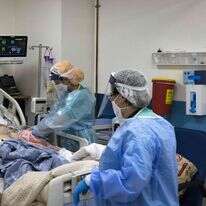 החלמה לא מהירה. חולי קורונה עדיין סובלים מתסמינים. | אוליביה פיטוסי, פלאש 90