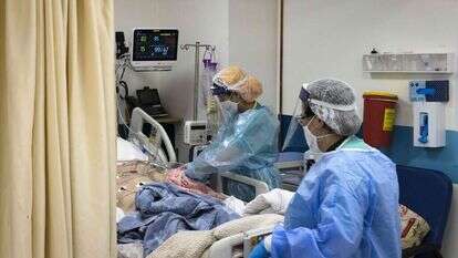 החלמה לא מהירה. חולי קורונה עדיין סובלים מתסמינים. | אוליביה פיטוסי, פלאש 90