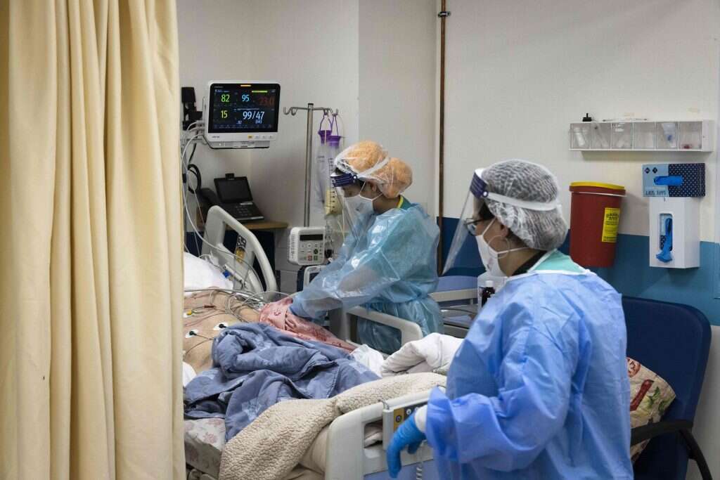 החלמה לא מהירה. חולי קורונה עדיין סובלים מתסמינים. | אוליביה פיטוסי, פלאש 90