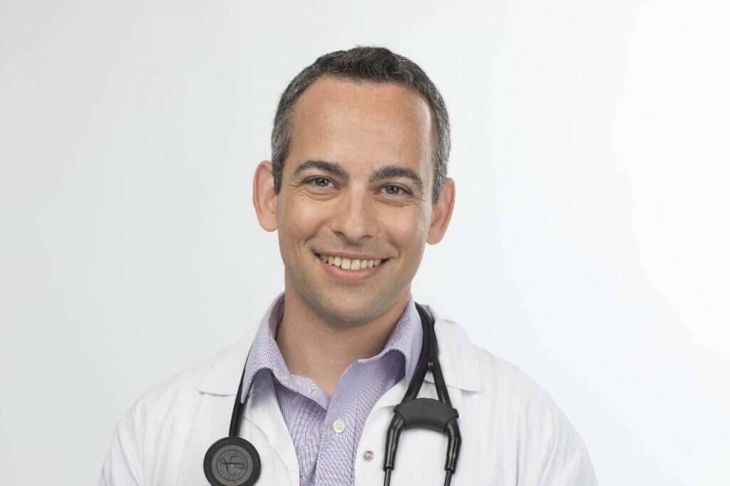 "התופעות שמכות גם חאיר שנה וחצי הן תסמיני עייפות, הפרעות קוגנטיביות בזיכרון, והפרעות חרדה ומצב רוח". ד"ר דן אויירו. | באדיבול קופת חולים מכבי