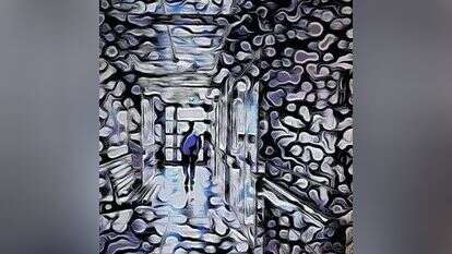 שוקע אל תוך עולם פנימי שבו הוא מרגיש רע, נרדף ומפורק. דסי שלום- נמני, מתוך התערוכה "זמן סדוק" בגלרית המקלט, ירושלים