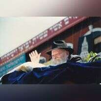 תפקיד המשיח הוא לגלות את עינינו לכך שהכול אחד: "הבורא הוא אני". הרבי מלובביץ', 1987. | מרדכי ברון