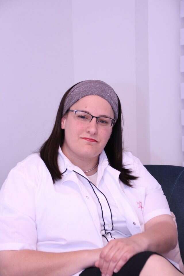 שני הזה: "לא פעם זוגות שנישאו בגיל מאוחר יולדים ברצף ילדים צפופים, מה שאינו מאפשר לבני הזוג מרווח נשימה, ולעיתים אף גורם לדיכאון אחרי לידה"