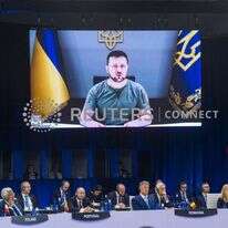 נשיא אוקראינה וולודימיר זלנסקי נואם בוועידת נאט"ו | רויטרס
