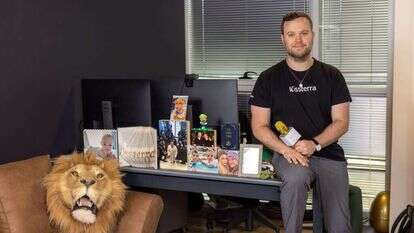 יפתי קרזנר, מייסד שותף ונשיא קיסתרה. | אריק סולטן יפתי קרזנר, מייסד שותף ונשיא קיסתרה. | אריק סולטן