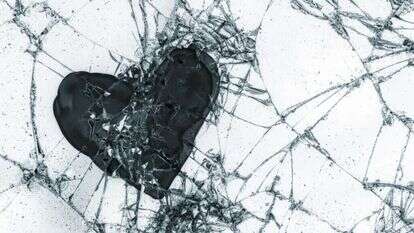 לב שבור. | שאטרסטוק