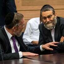 גפני עם עמיתו לסיעה ח"כ יצחק פינדרוס. | אורן בן־חקון