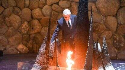 לפיד בביקורו ביד ושם לקראת כניסתו לתפקיד ראש הממשלה, בשבוע שעבר. | קובי גדעון, לע"מ