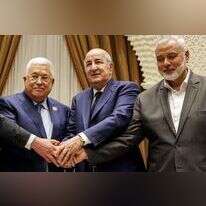 מנהיג חמאס איסמעיל הנייה ויו"ר הרשות אבו מאזן עם נשיא אלג'יריה עבד אל-מג'יד תבון (במרכז). | AFP