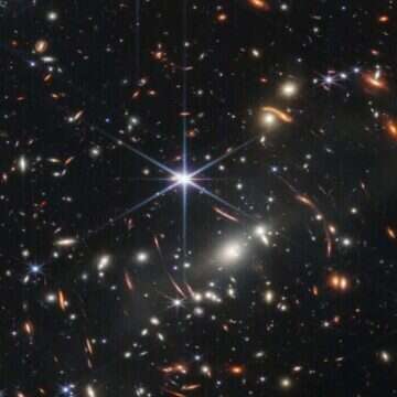 שדה כוכבים וגלקסיות. התמונה הראשונה מטלסקופ החלל ג'יימס וב. | AFP