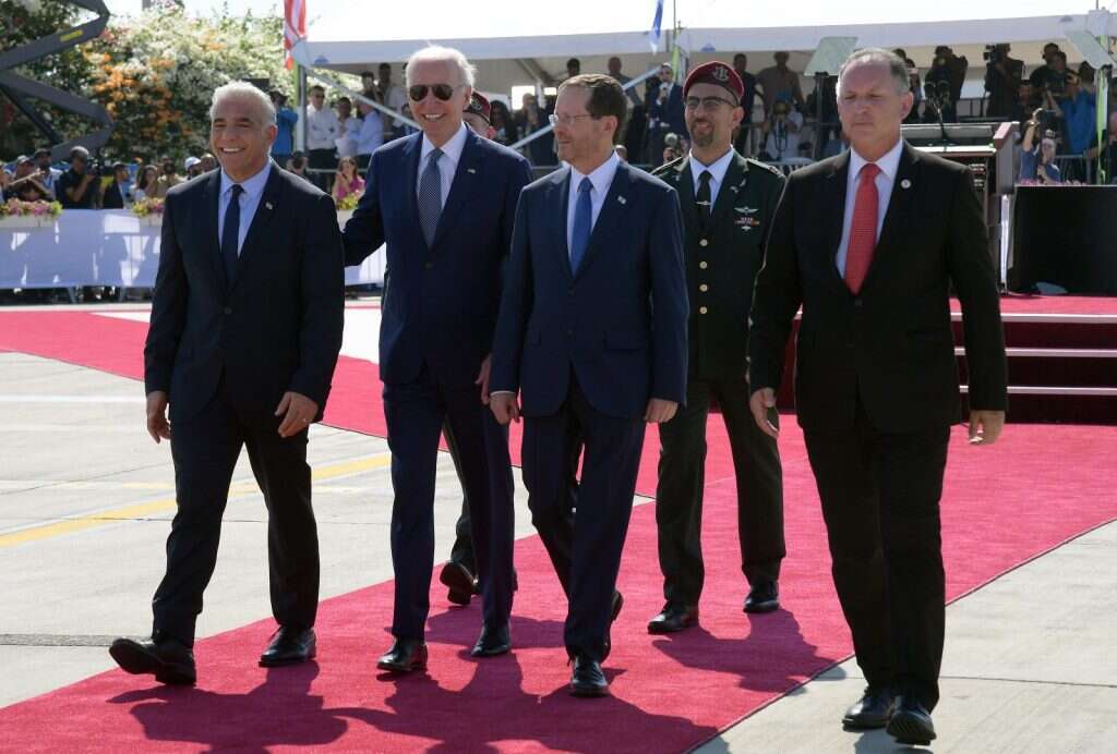 ראש הממשלה יאיר לפיד, הנשיא יצחק הרצוג ונשיא ארצות הברית ג’ו ביידן בטקס קבלת הפנים, בנתב"ג. | חיים צח, לע"מ