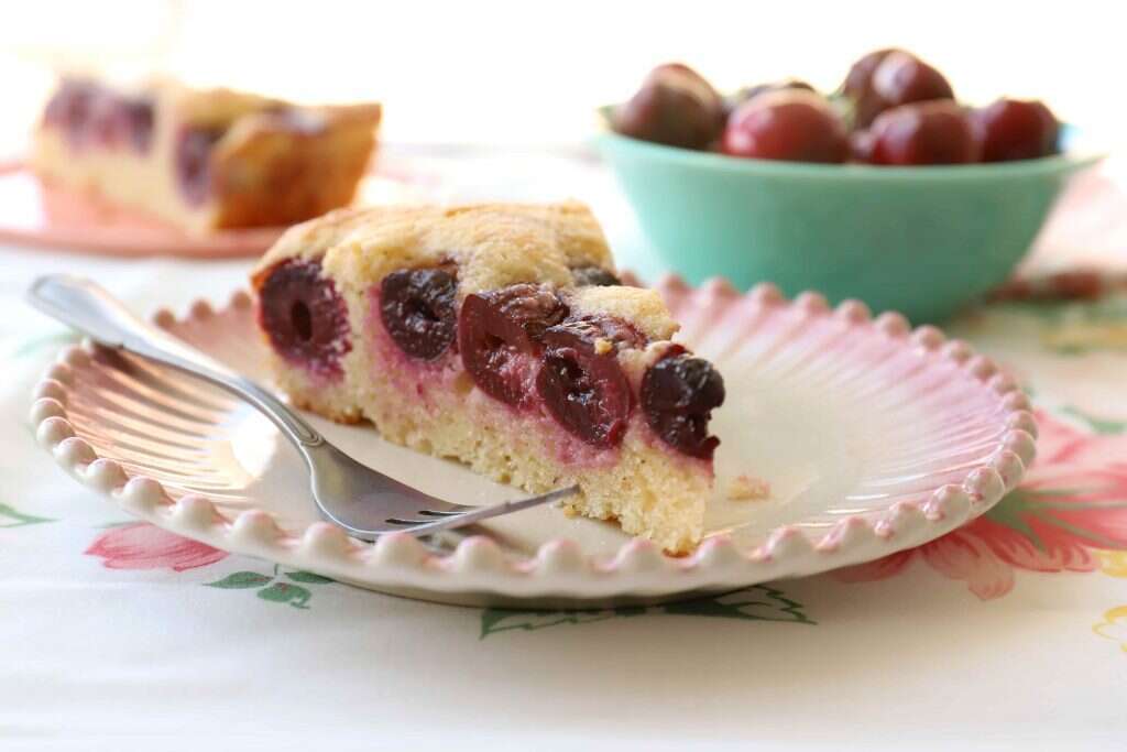 עוגת שקדים ודובדבנים. | אפרת ליכטנשטט עוגת שקדים ודובדבנים. | אפרת ליכטנשטט